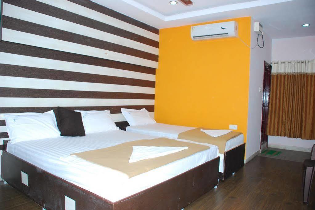 Jayalakshmi Residency Hotel Tirupati Esterno foto