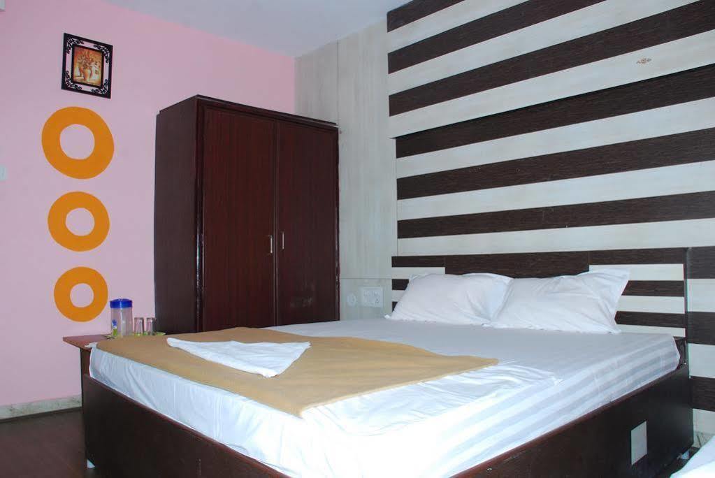 Jayalakshmi Residency Hotel Tirupati Esterno foto